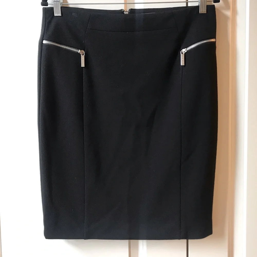 EUC Michael Kors Black Skirt with front pockets